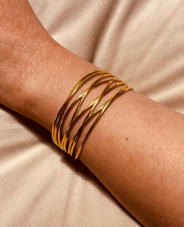 25NJ012-modeljpg Bracelet CLEO