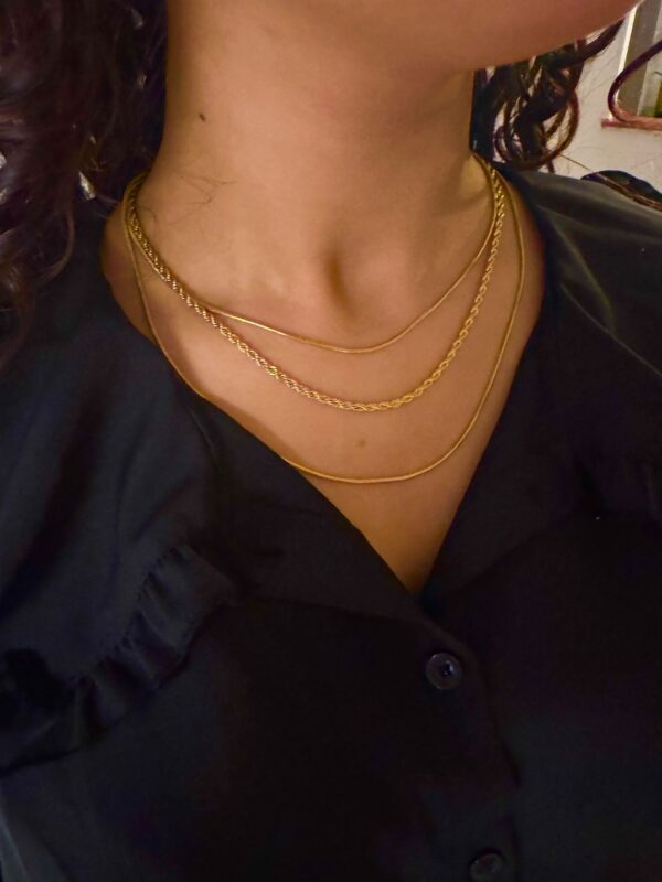 30NJ004 porté Collier JEN